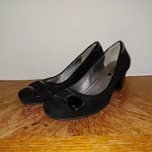 Ecco Hanna Button Black Suede Pumps Heels Slip On Casual Women Shoe size 40 -US - Picture 1 of 10